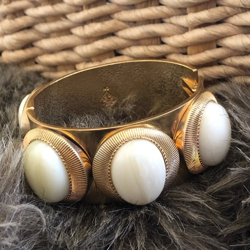 Vintage Two Sisters cream quartz stone bracelet
